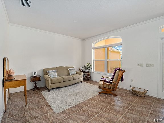 3rd image of 1573 E Saint Charles Pl