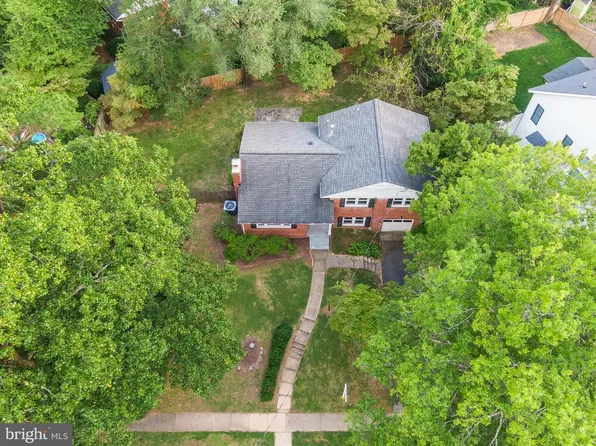1323 Mayflower Dr, Mc Lean, VA 22101