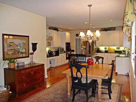 Kitchen view fm Living Rm