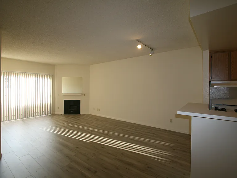 3637 Clarington Ave #112 — Photo 25
