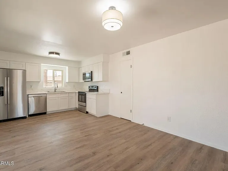 4743 W Shaw Butte Dr — Photo 8