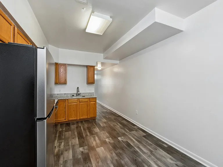2416 Jefferson St — Photo 7