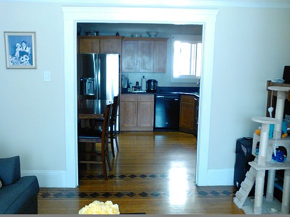 4th image of 1042 Ingerson Ave