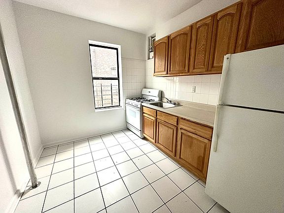 3rd image of 549 Isham St APT 57