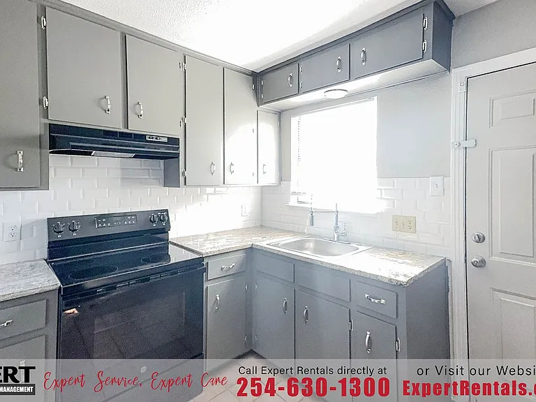 909 Wells St — Photo 9