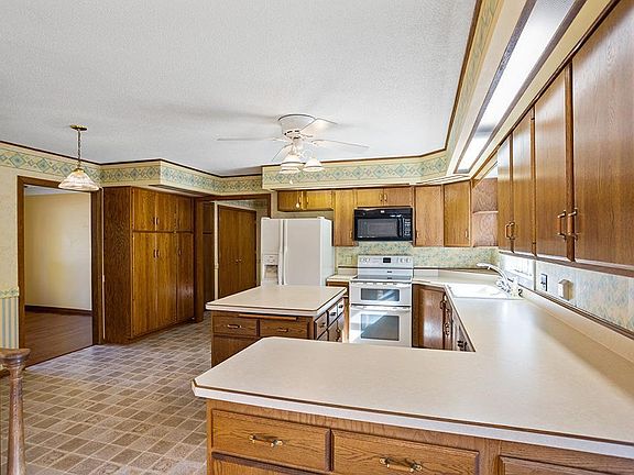 5th image of 65 Southwood Dr