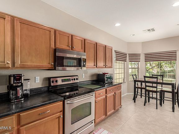 3rd image of 45028 W CYPRESS Lane