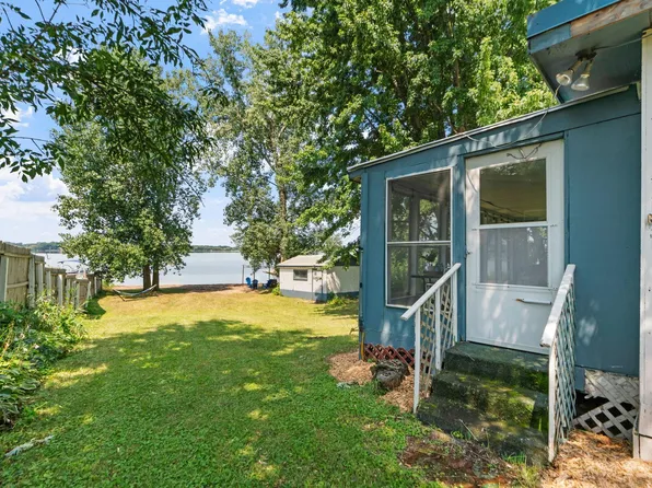 12802 Mentzer Trl, Lindstrom, MN 55045
