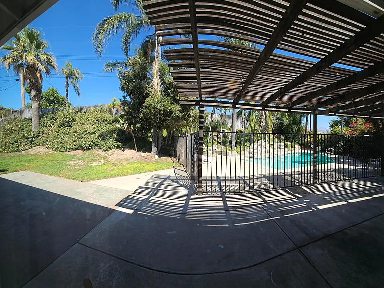 2272 Toluca Dr — Photo 36