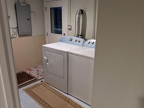 5th image of 452 Oak Ave