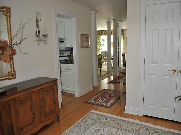 foyer to dining room