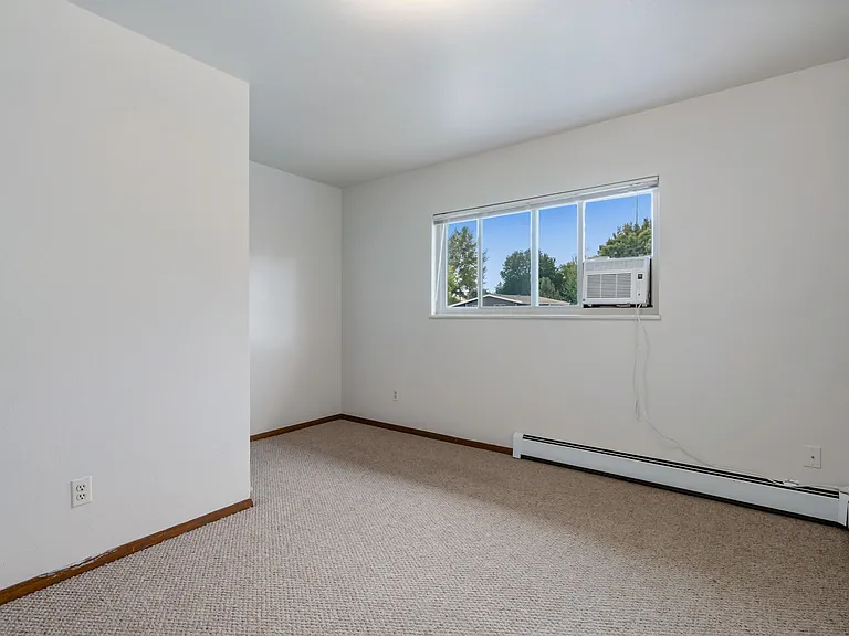 745 Nyssa Dr — Photo 8