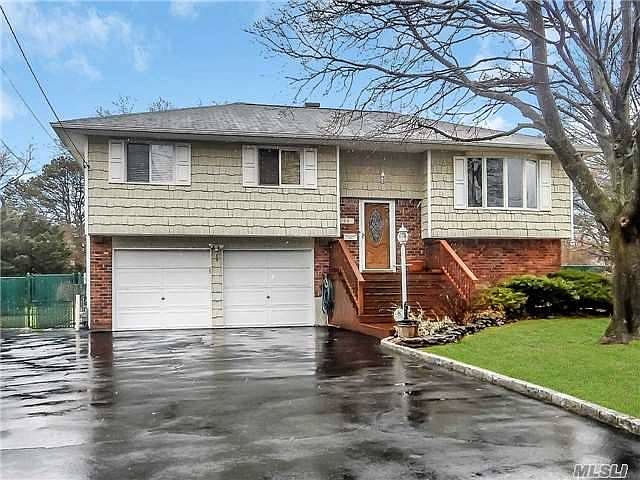 1st image of 14 Hewlett Ln