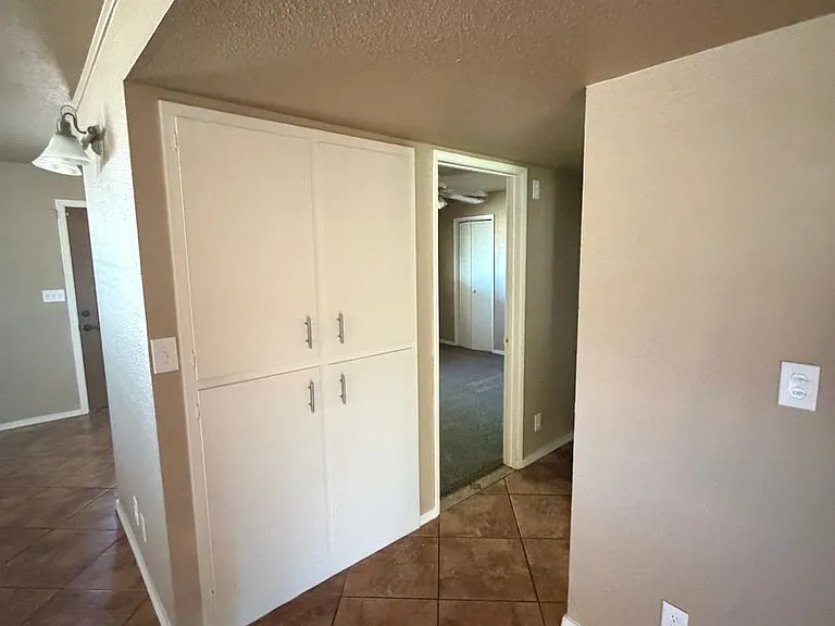 164 E Martin Dr — Photo 12