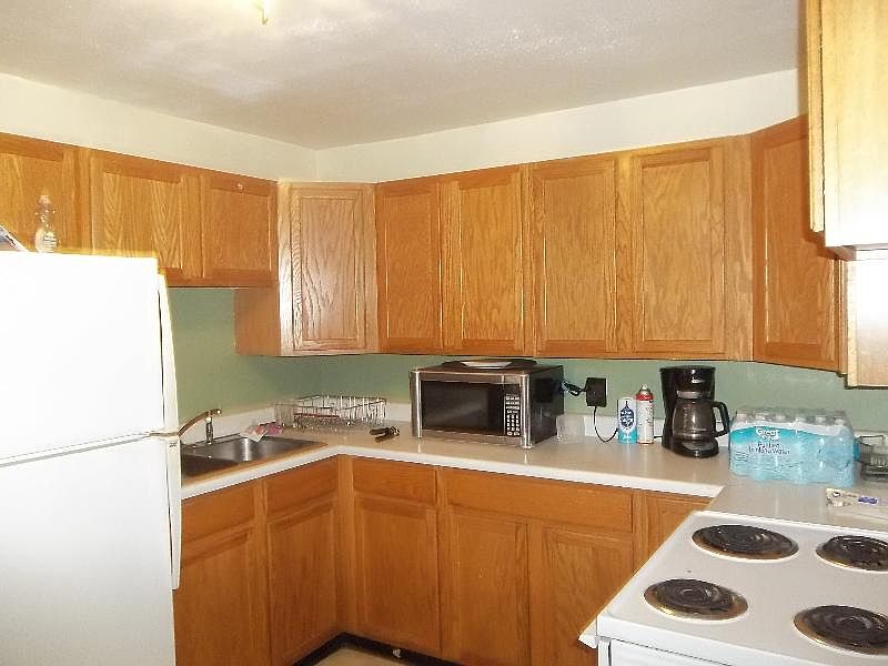 2nd image of 208 11th St