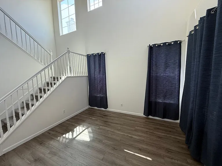 9424 Sea Cliff Way — Photo 2