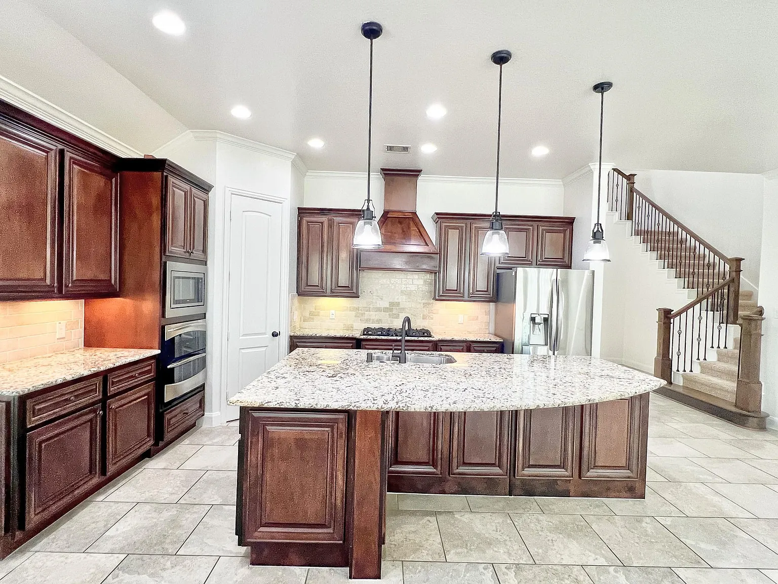 4 bed, 3.5 bath, 3405 sqft, $6,500 — Photo 4