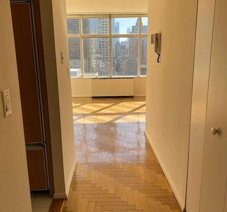 1st image of 160 W 66th St #21HA