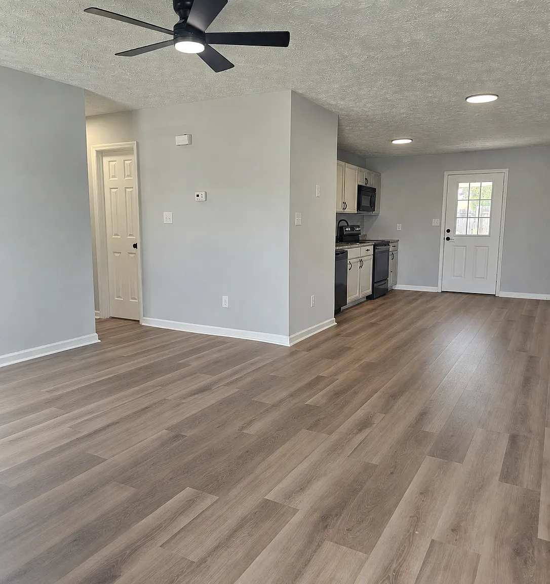 2 bed, 1100 sqft, $1,300 — Photo 2