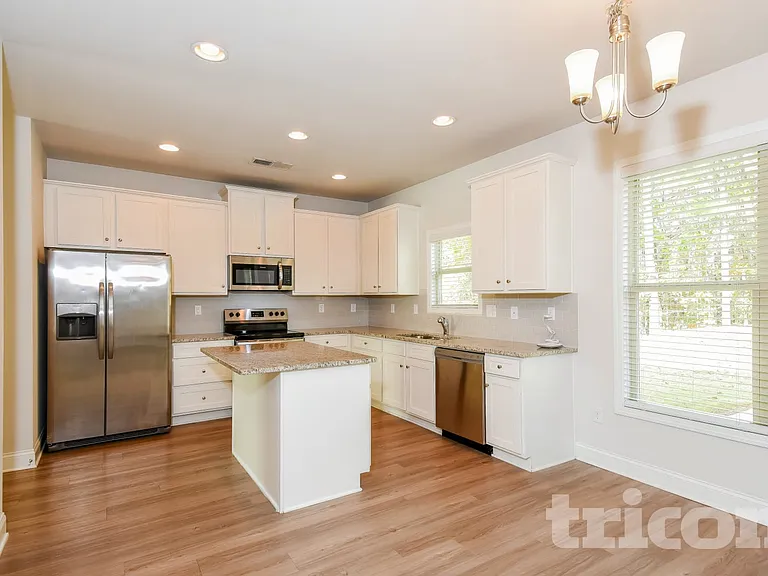 584 Ireland Ln — Photo 5
