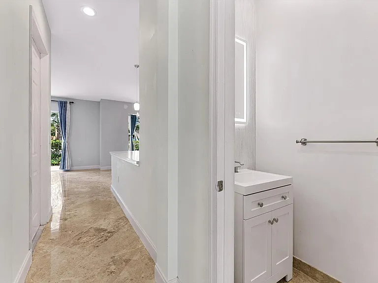 6884 Julia Gardens Dr — Photo 8