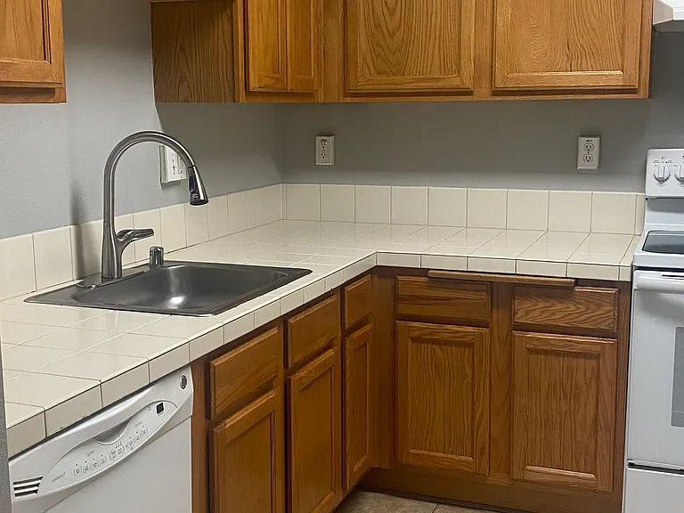 2460 Avignon Cir — Photo 10