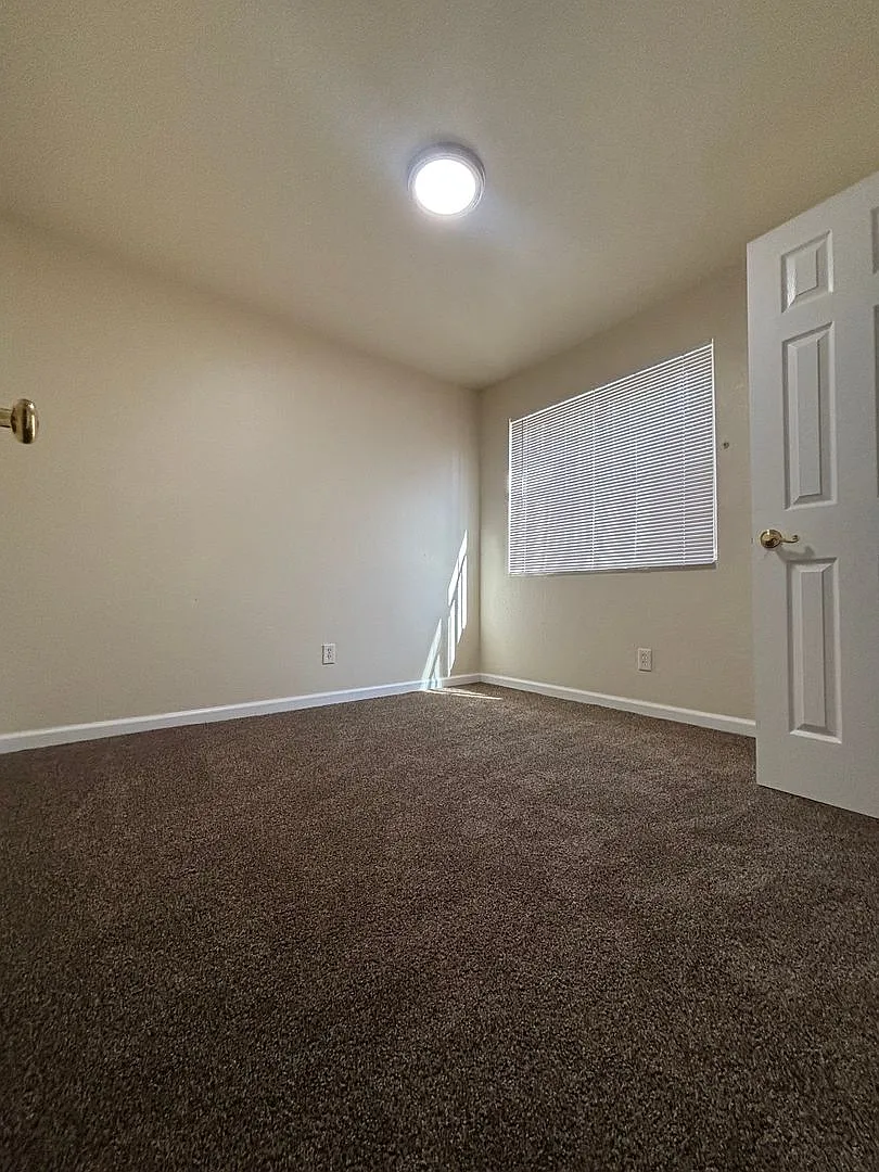 Building Photo - 635 Chama