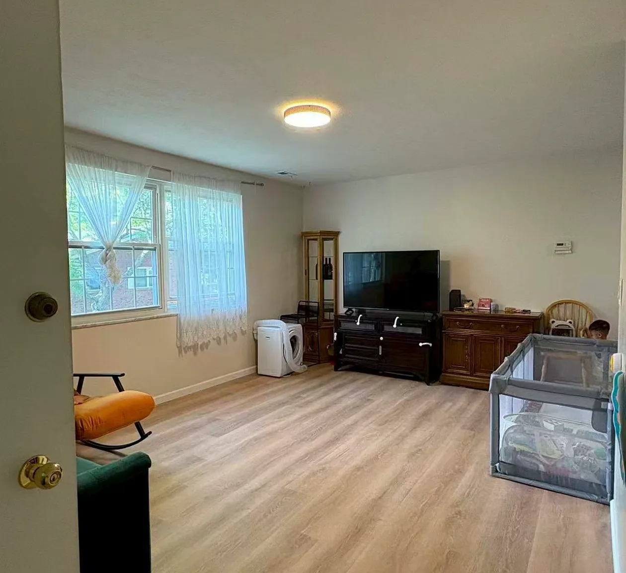 2 bed, 820 sqft, $1,300 — Photo 3