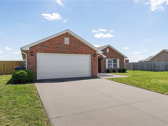 3rd image of 707 Landon Dr