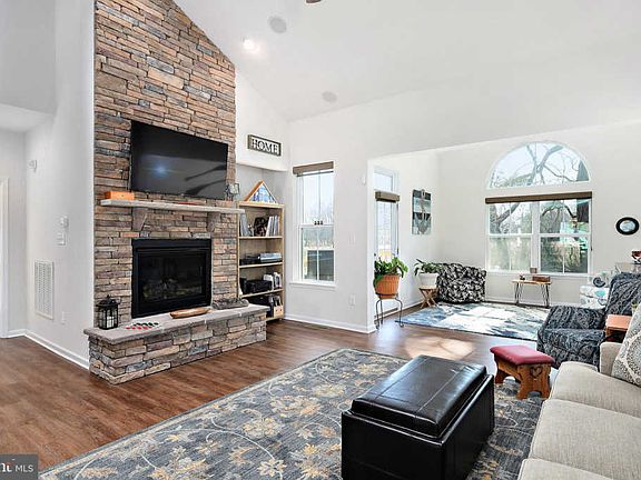 3rd image of 33040 Red Fox Ct