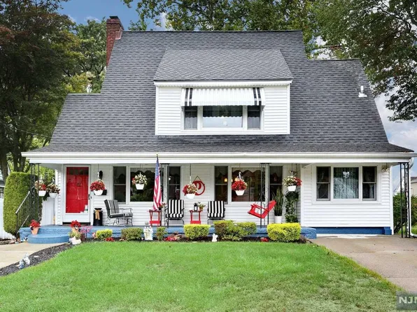 48 Stanley St, Dumont, NJ 07628