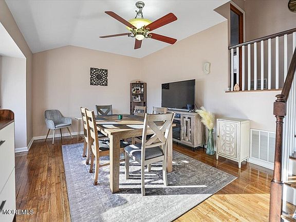 4th image of 18 Rail Place