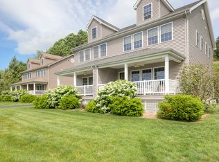 1 Landings Vw, Hyde Park, NY 12538