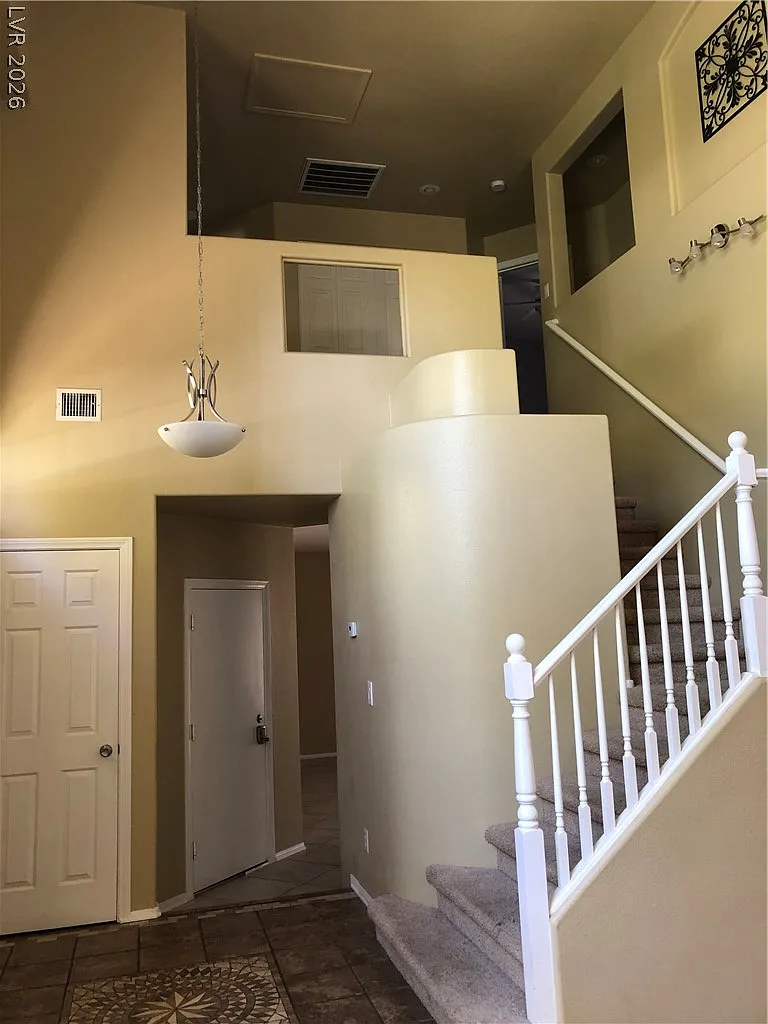 3 bed, 2.5 bath, 1879 sqft, $2,200 — Photo 4