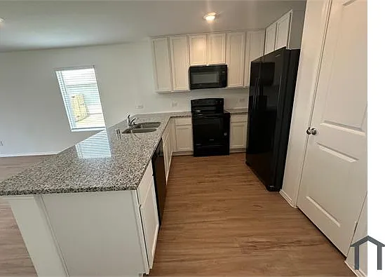 1420 Silver Oak Ln — Photo 6