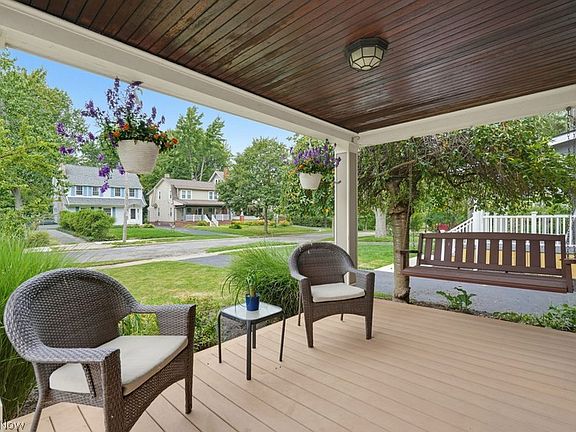 4th image of 2241 Maplewood Rd