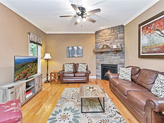 2nd image of 185 Ravens View