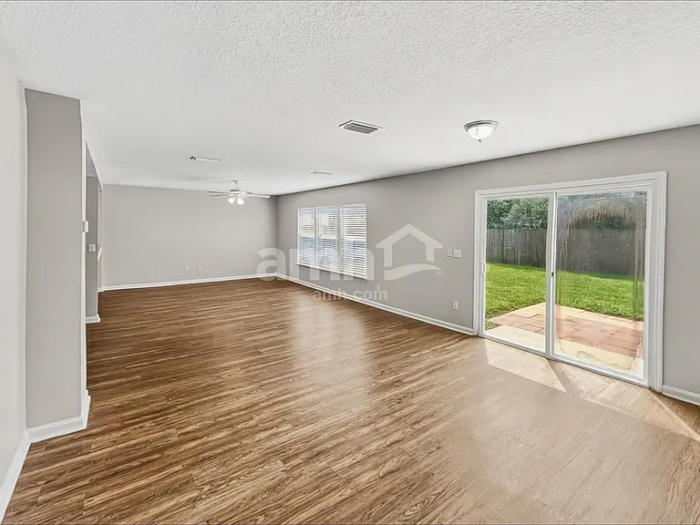 664 Mackenzie Cir — Photo 6