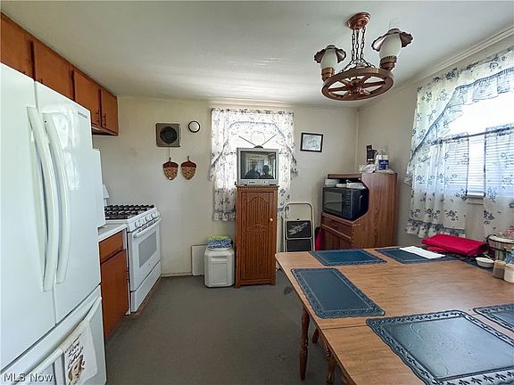 4th image of 735 Maurine Dr