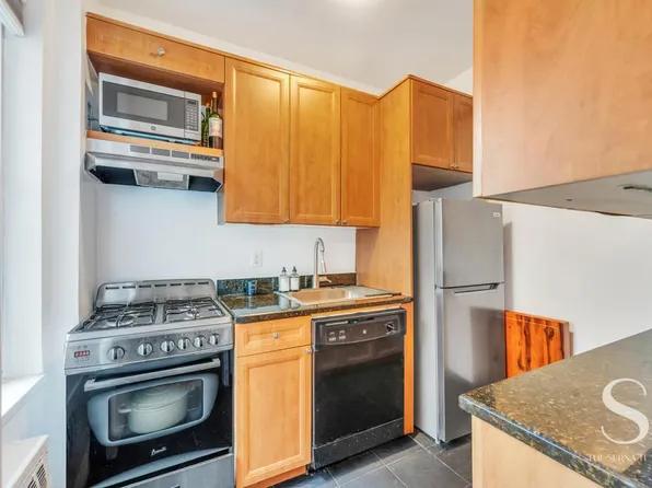 7 Lexington Avenue image 8 of 13