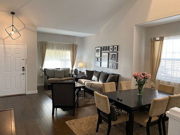 5th image of 1074 Roslyn Ct