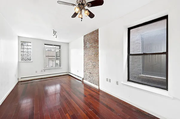 Rented by Curzon Real Estate | media 12