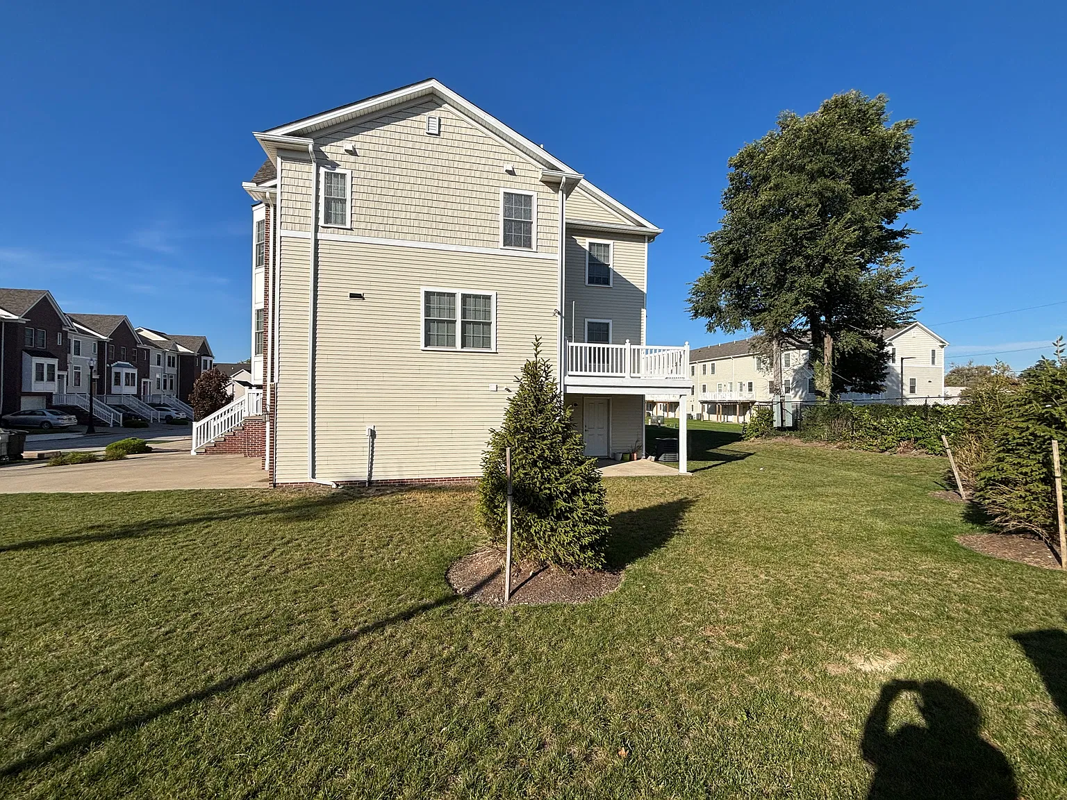 3 bed, 2.5 bath, 2228 sqft, $3,100 — Photo 3