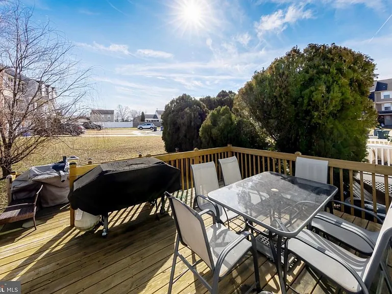72 Stoneshire Dr — Photo 8