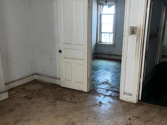 5th image of 2637 N Bancroft St