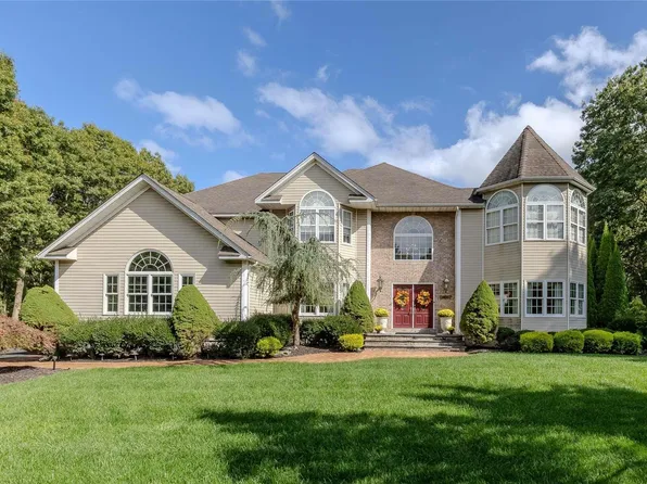 57 Van Buren Street, Port Jefferson Station, NY 11776