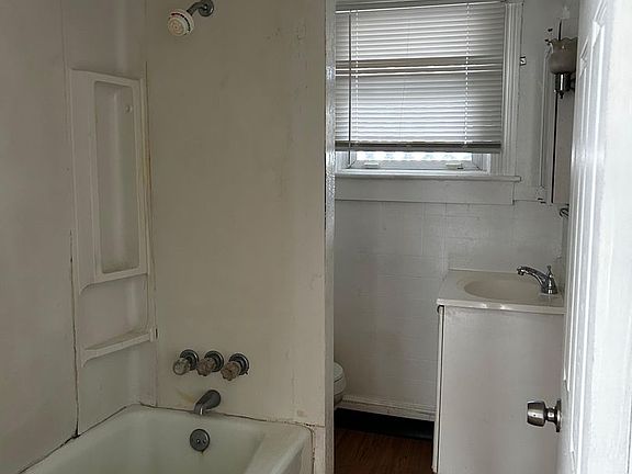 4th image of 59 Price St Floor 2