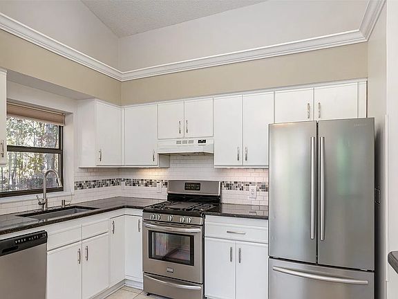 5th image of 6 Peppermill Pl