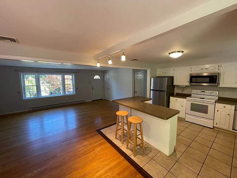 85 Brentwood Dr — Photo 2