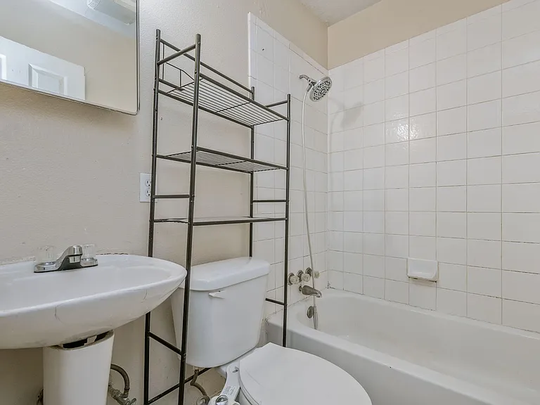 819 N Apache St — Photo 12
